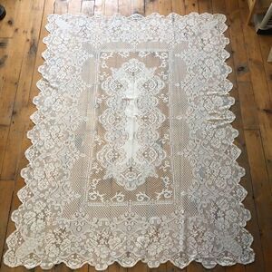 Vintage Off white Lace Floral Tablecloth 58” x 76”
